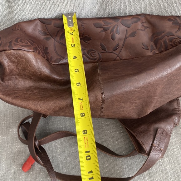 Vélez Brown Genuine Lather Boho Shoulder Bag - Picture 11 of 13
